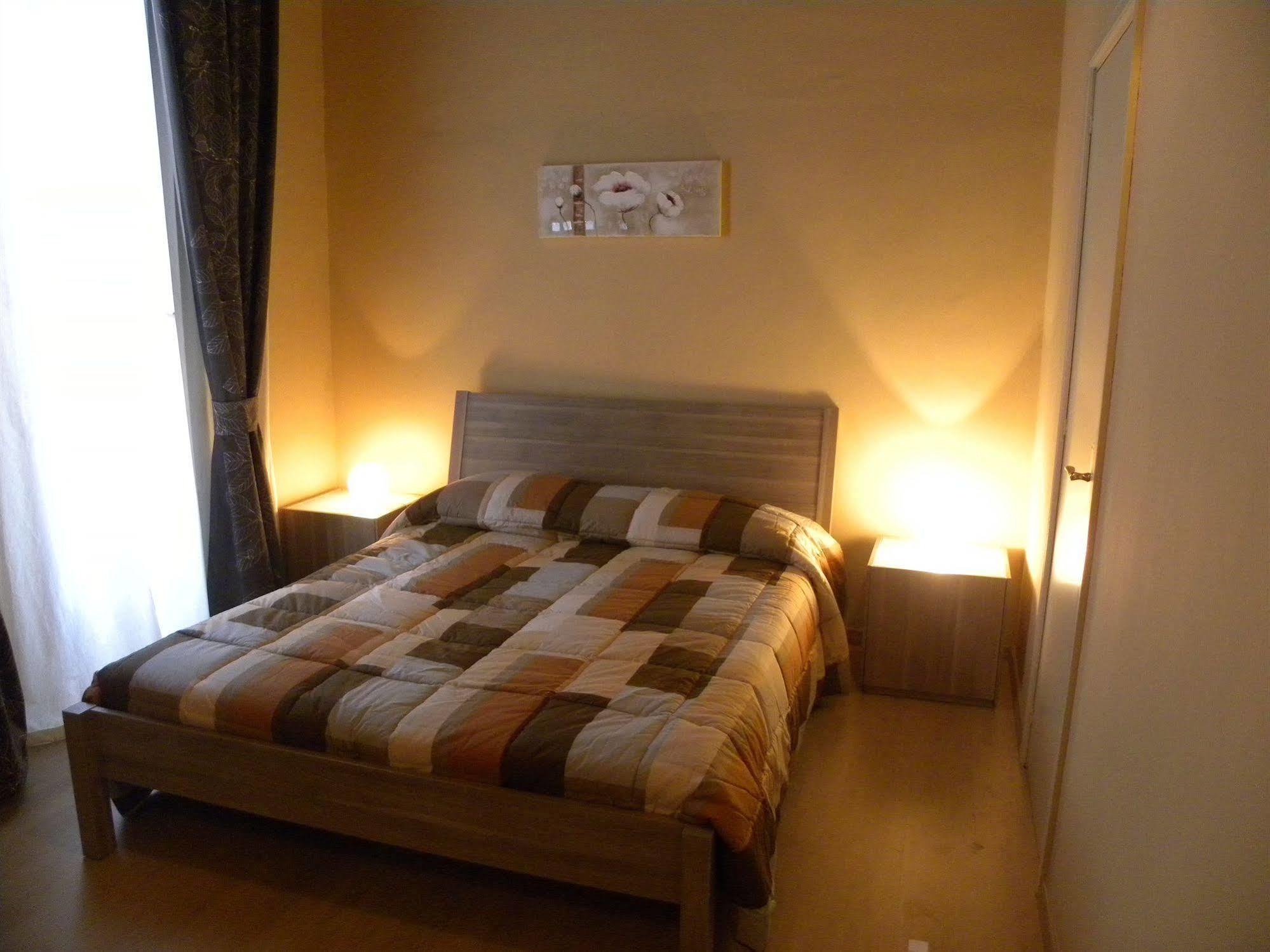 B&B Residenza Umberto Catania-Fontanarossai nemzetközi repülőtér Kültér fotó