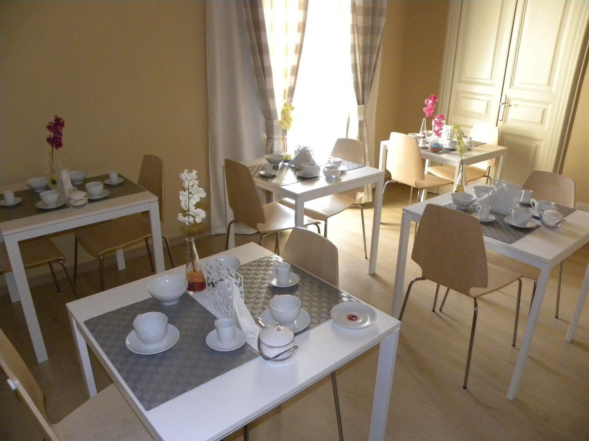 B&B Residenza Umberto Catania-Fontanarossai nemzetközi repülőtér Kültér fotó
